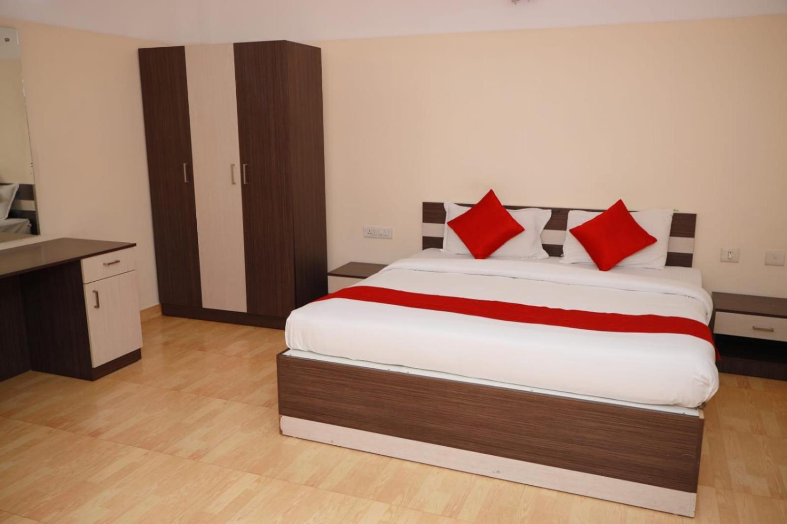 Trippapur Hotel Tayas מראה חיצוני תמונה