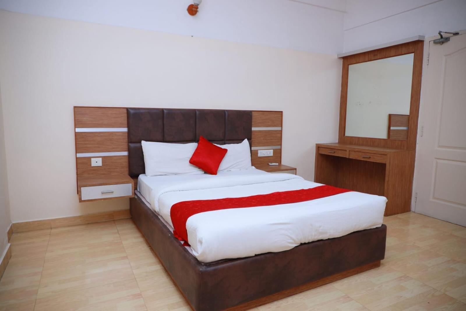 Trippapur Hotel Tayas מראה חיצוני תמונה
