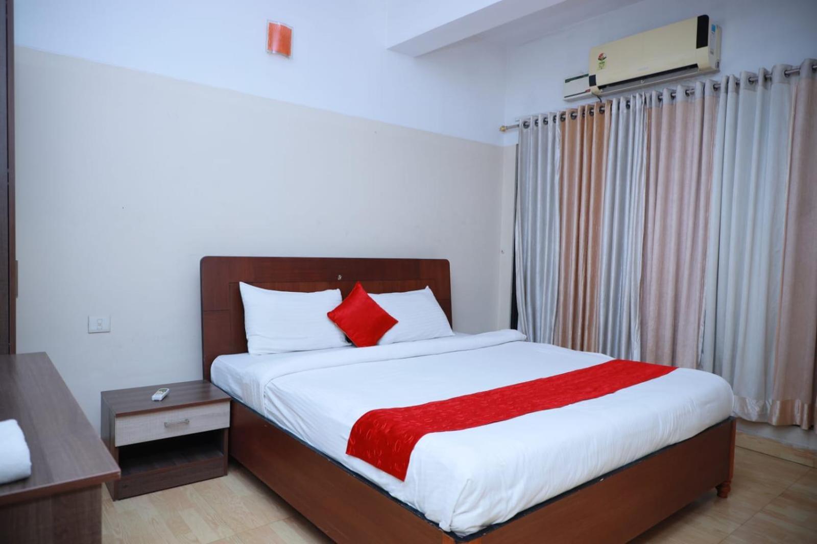 Trippapur Hotel Tayas מראה חיצוני תמונה